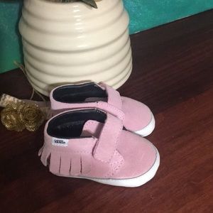 Infant Vanns Size 2